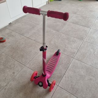 Patinete Infantil Rosa con luces