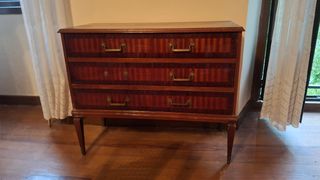 Cómoda antigua de madera