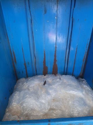 Prensa Mil-ek para cartón y plástico