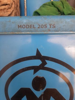 Prensa Mil-ek para cartón y plástico