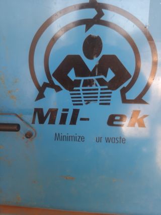 Prensa Mil-ek para cartón y plástico