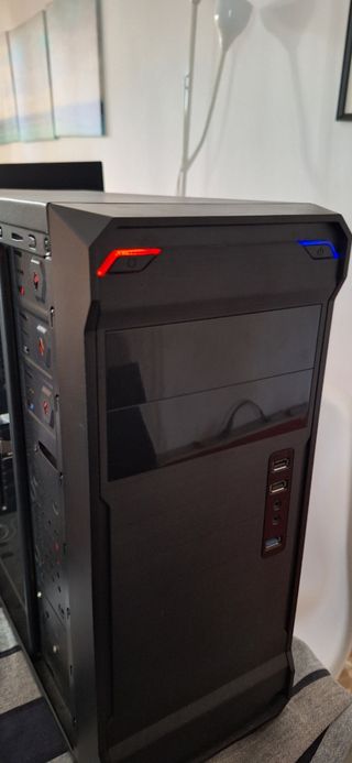 Ordenador de escritorio estudio/trabajo