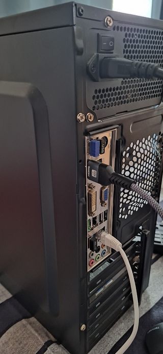 Ordenador de escritorio estudio/trabajo