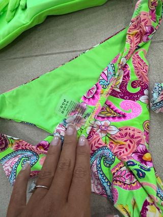 Bikini verde e multicolor
