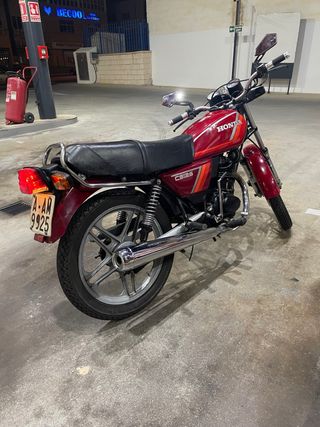 Honda CS125 - Moto clásica