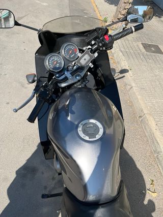 Moto Suzuki GS 500F