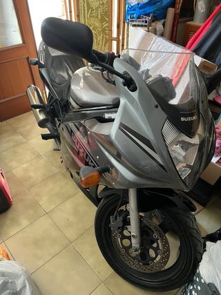 Moto Suzuki GS 500F