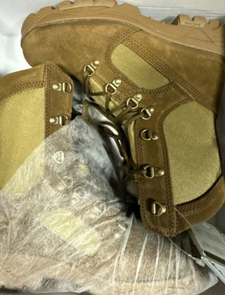 Kit ropa militar botas,zarga ,gorra,saco de dormir