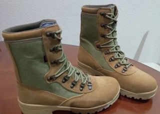 Kit ropa militar botas,zarga ,gorra,saco de dormir