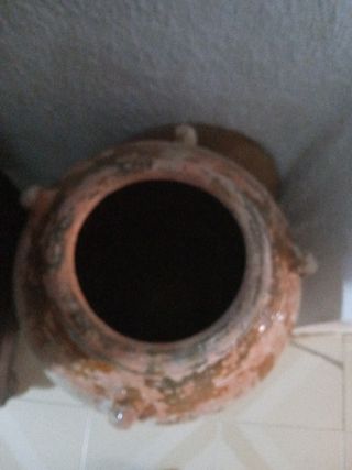 Tinaja antigua de barro
