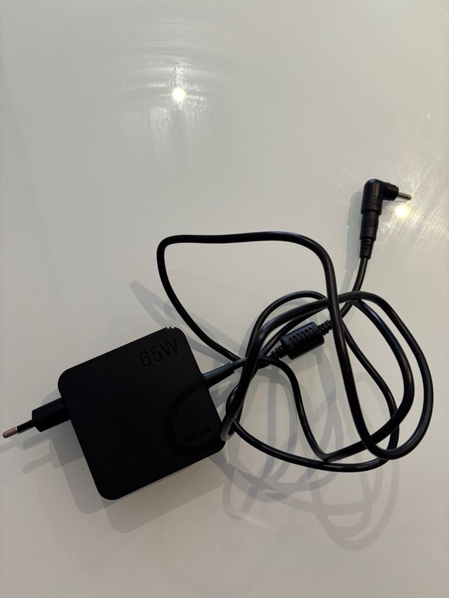 Cargador portátil 65W