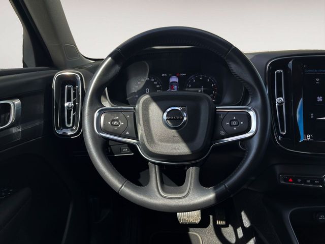 Volvo XC40 Momentum Pro 2WD