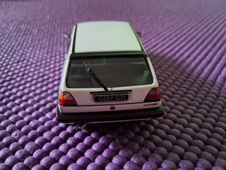 Volkswagen Golf GTI 1:43 IXO