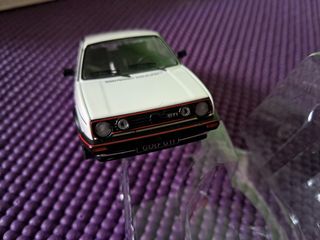 Volkswagen Golf GTI 1:43 IXO