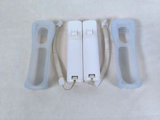 2 Mandos Wii Motion Plus + fundas