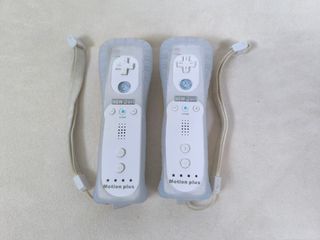 2 Mandos Wii Motion Plus + fundas