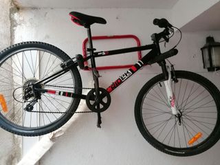 Bicicleta montaña negra