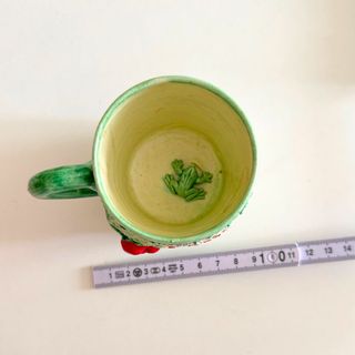 Xícara portuguesa con sapo sorpresa