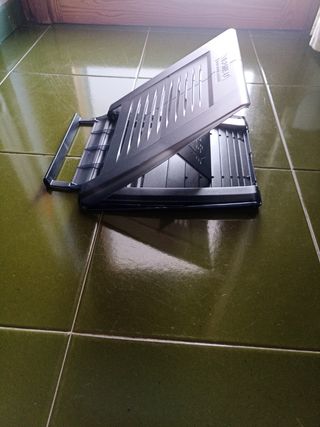 Supporto da scrivania per PC 