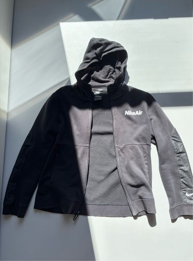 Chaqueta Nike Air negra con capucha