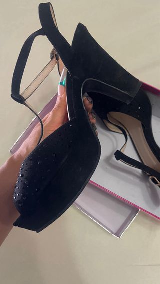 Sandali neri con tacco - eleganti