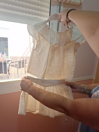 Blusa floral beige y multicolor 
