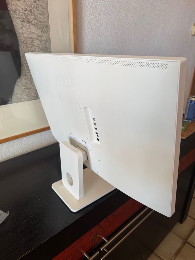 Monitor LG blanco - HDMI, USB