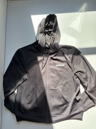 Sudadera negra McKenzie con capucha