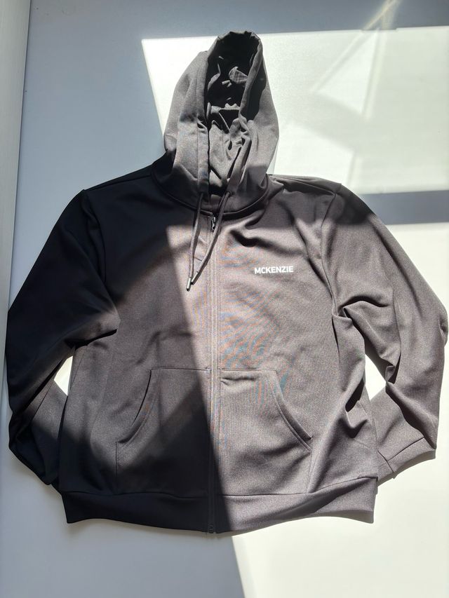 Sudadera negra McKenzie con capucha