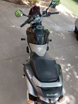 Suzuki GSR 600 - 14.000km