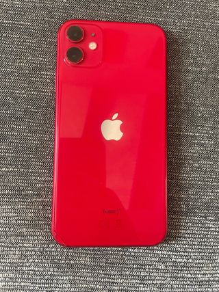iPhone 11 rosso in buona condizione 