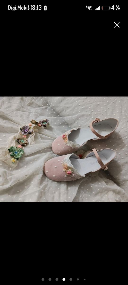 Esparteñas y zapatos de comunión.