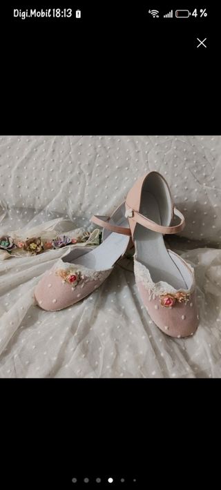 Esparteñas y zapatos de comunión.