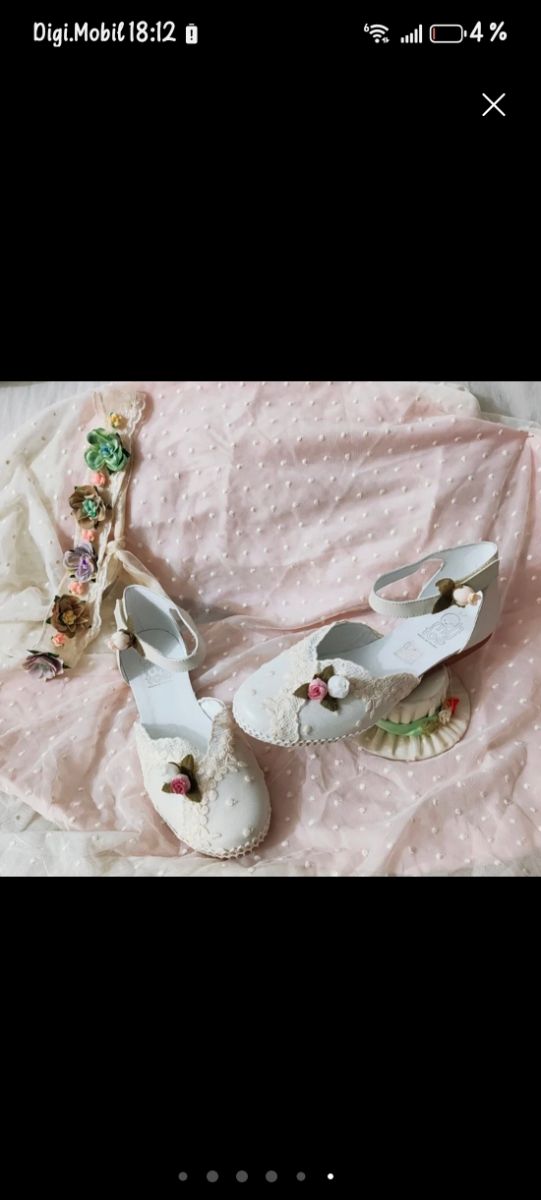 Esparteñas y zapatos de comunión.