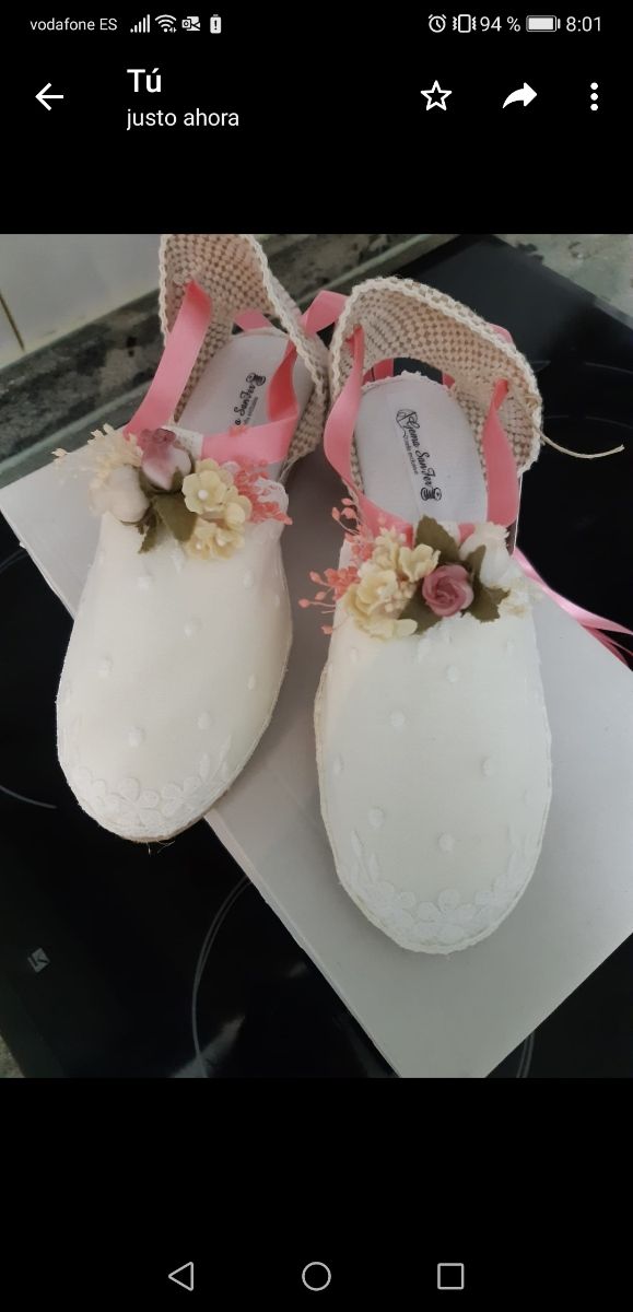 Esparteñas y zapatos de comunión.