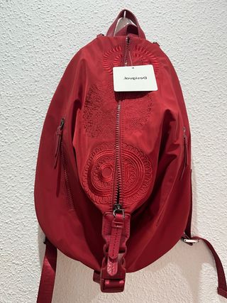Mochila Desigual roja impermeable