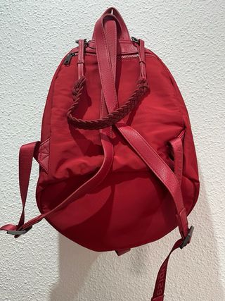 Mochila Desigual roja impermeable