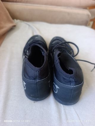 Botas Nike fútbol niño talla 43