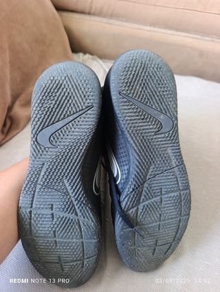Botas Nike fútbol niño talla 43