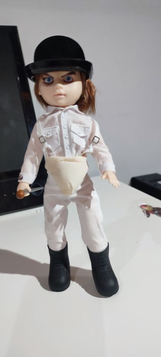 Muñeco Living Dead Dolls Clockwork.
Alex Delarge.