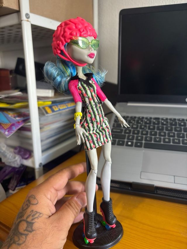 Monster High Ghoulia Yelps Patinadora •Mattel 2008