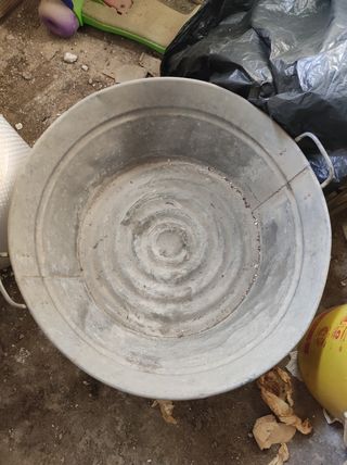 2 Barreños metálicos antiguos