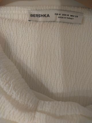 Top blanco con volante Bershka 