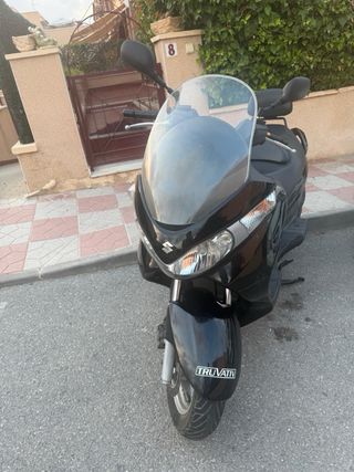 Suzuki Burgman 200 - Scooter