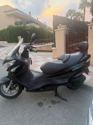 Suzuki Burgman 200 - Scooter