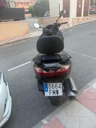Suzuki Burgman 200 - Scooter
