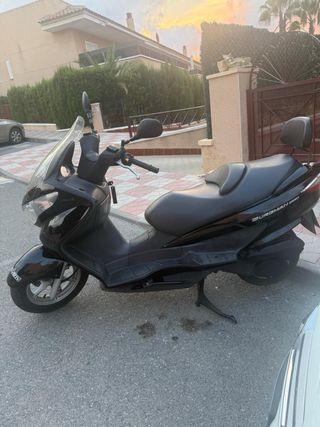 Suzuki Burgman 200 - Scooter