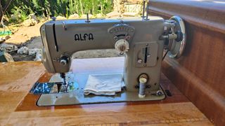 Máquina de coser Alfa Antigua