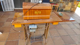 Máquina de coser Alfa Antigua