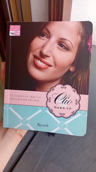Libro Clio make-up + gomma rossetto in omaggio